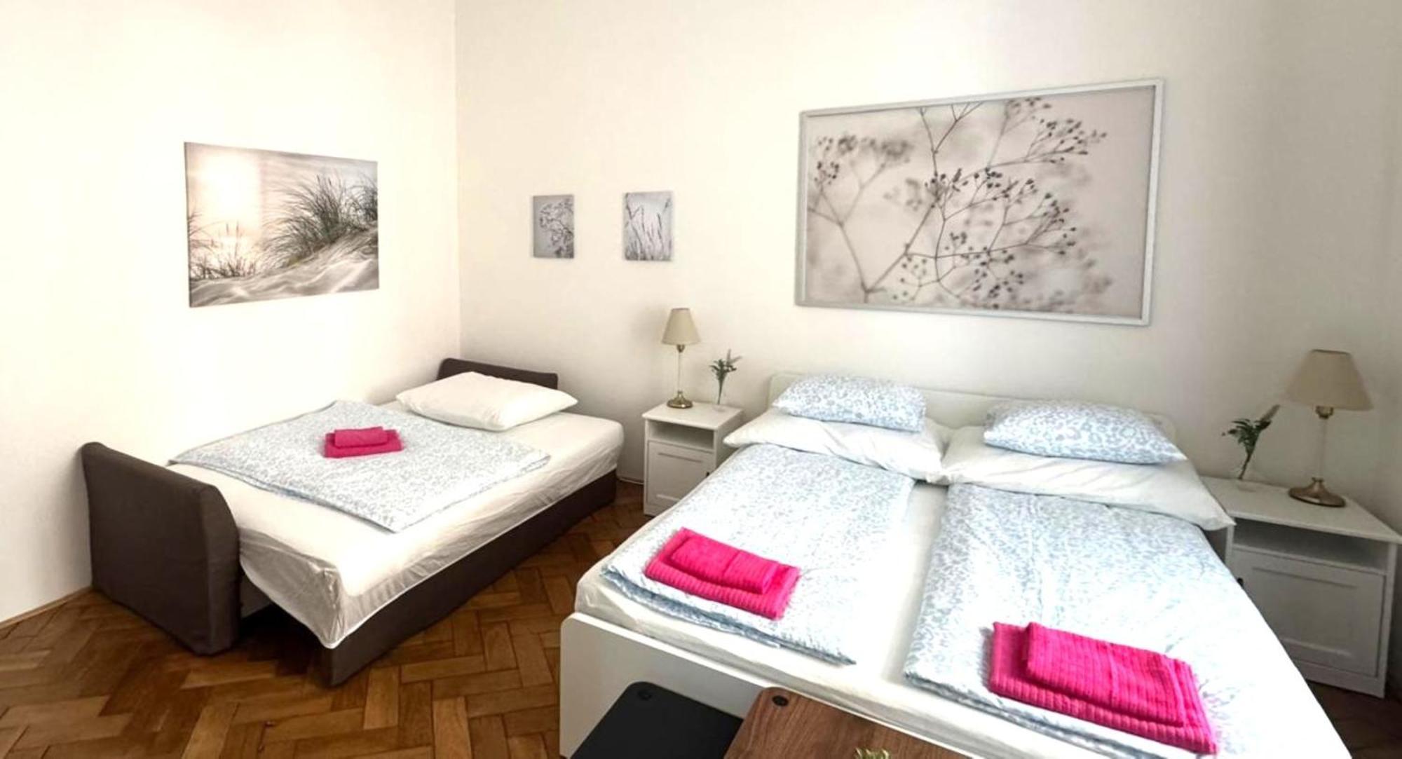 Side Street Apartments Prague Exterior photo