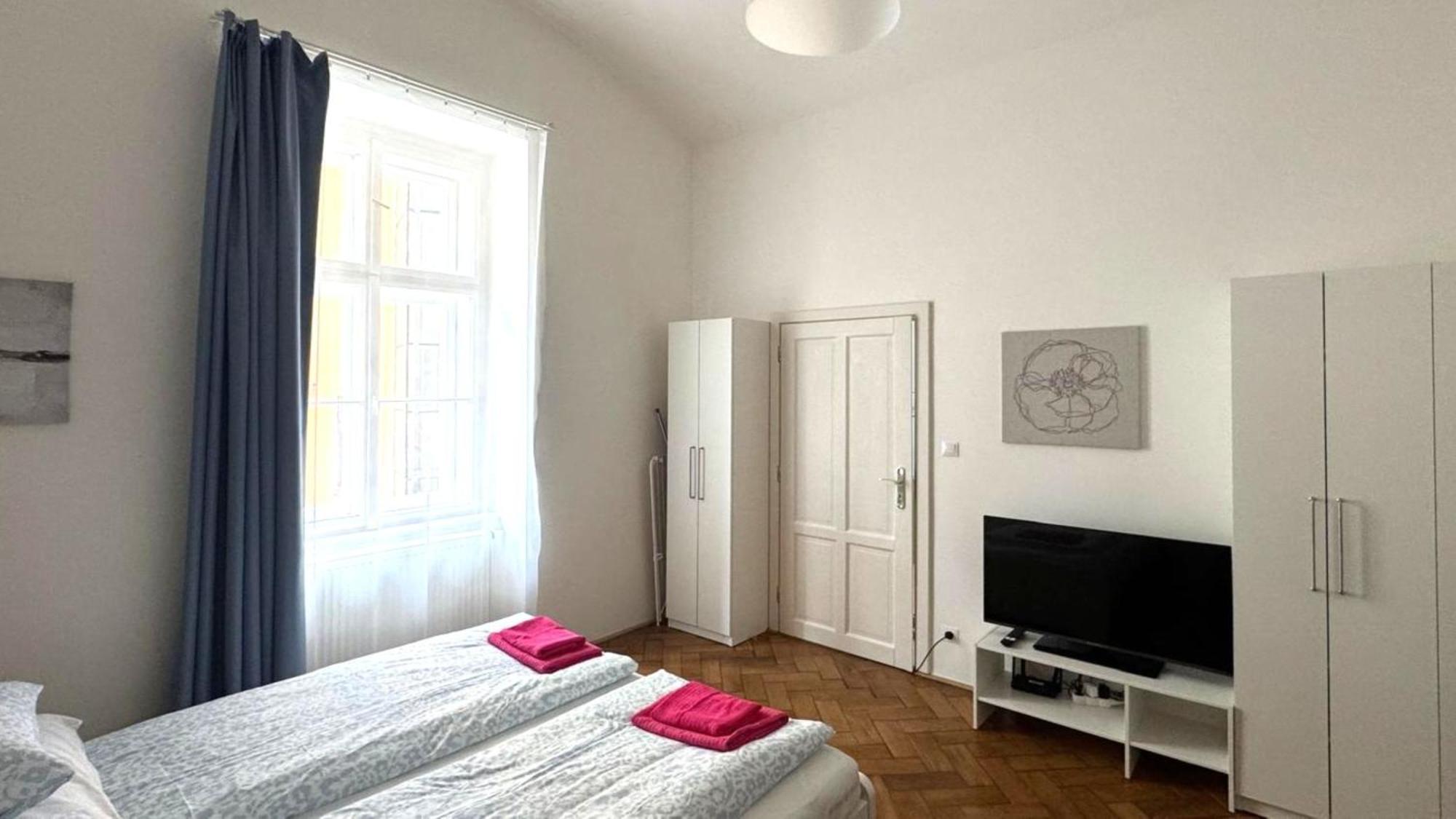 Side Street Apartments Prague Exterior photo